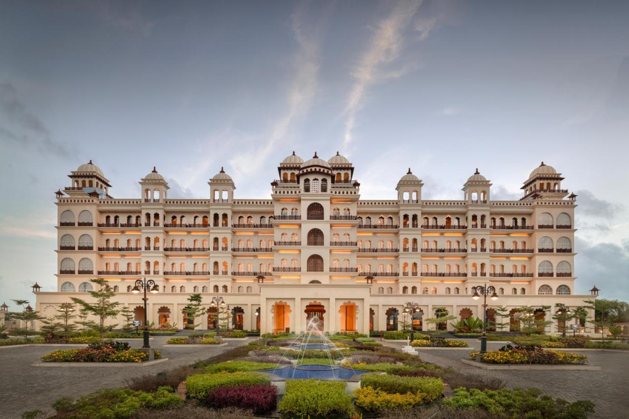 Uday Palace Navsari, A Member Of Radisson Individuals Exterior photo