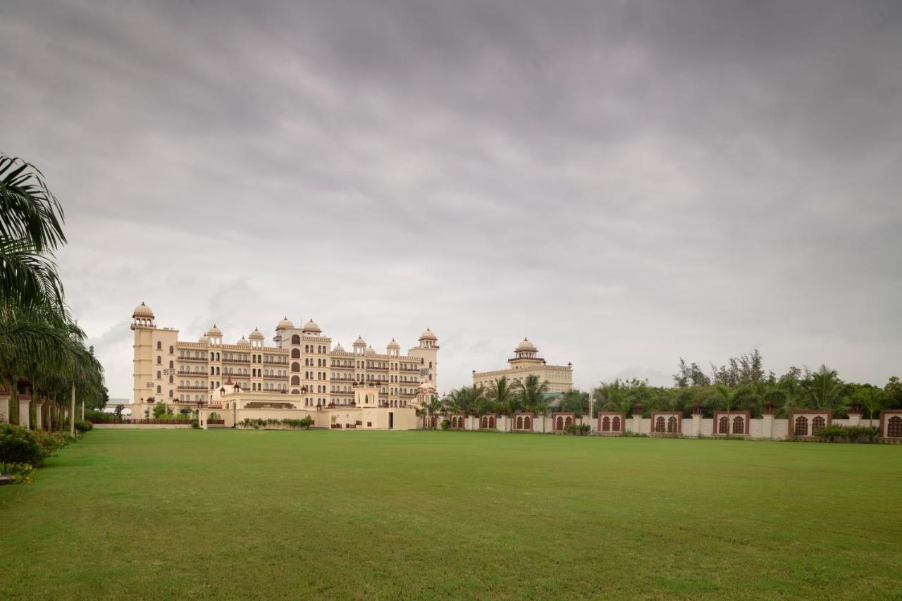 Uday Palace Navsari, A Member Of Radisson Individuals Exterior photo