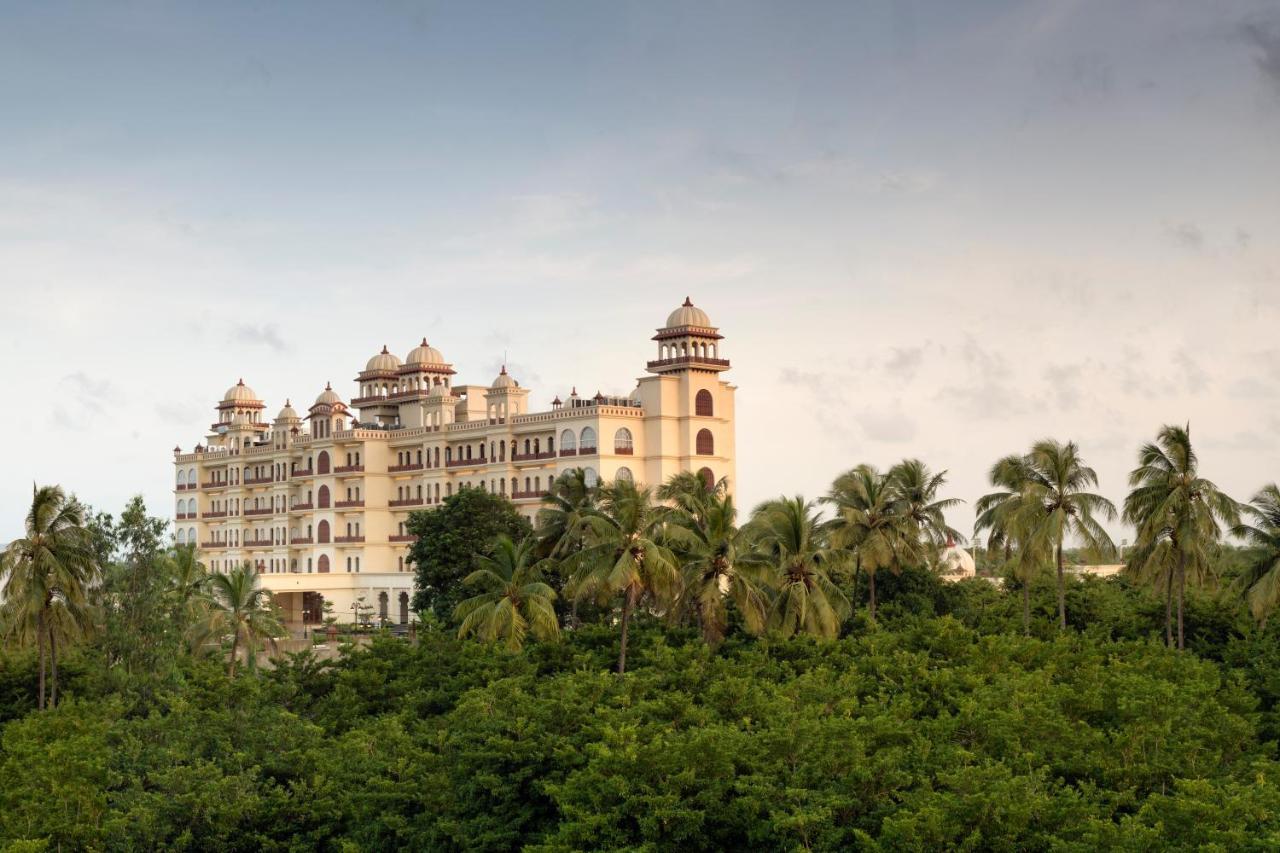 Uday Palace Navsari, A Member Of Radisson Individuals Exterior photo