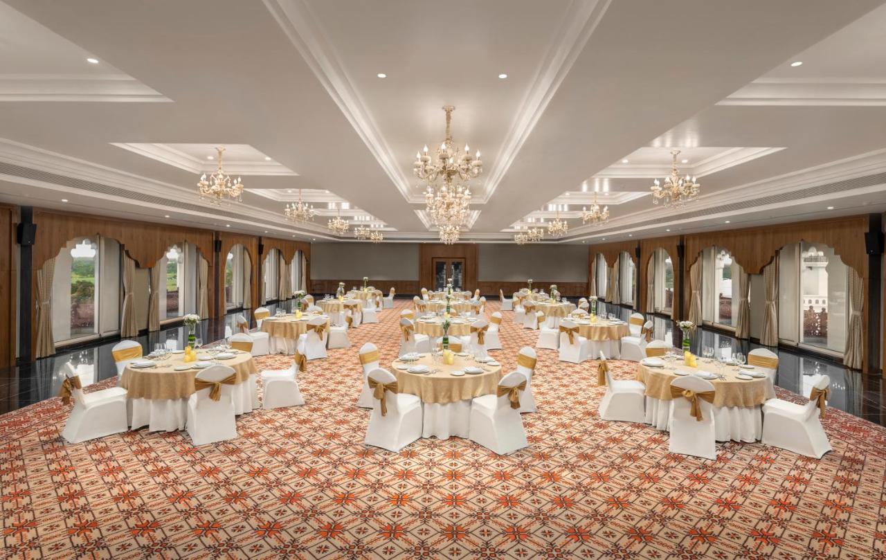 Uday Palace Navsari, A Member Of Radisson Individuals Exterior photo