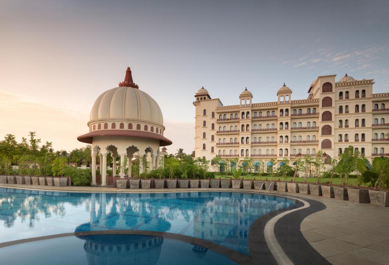 Uday Palace Navsari, A Member Of Radisson Individuals Exterior photo
